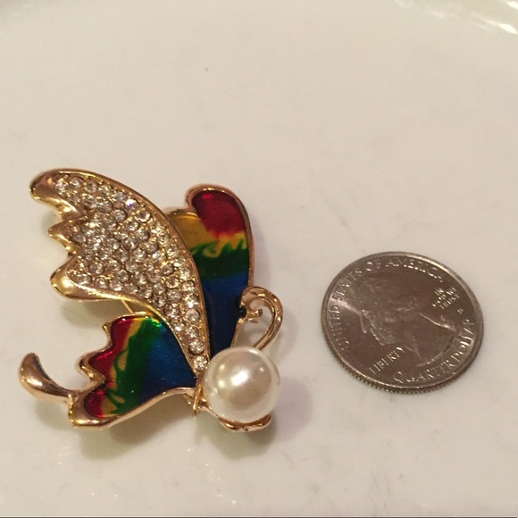 🌈 🦋 Pretty rainbow butterfly faux pearl pin - Picture 3 of 5